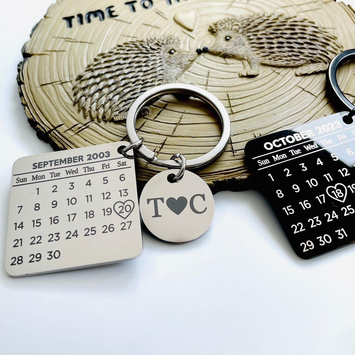 Position the keychain in a seasonal context, such as next to seasonal decorations or a themed background (e.g., Christmas tree for holiday season, flowers for spring). This helps customers envision it as a perfect gift for any time of the year.