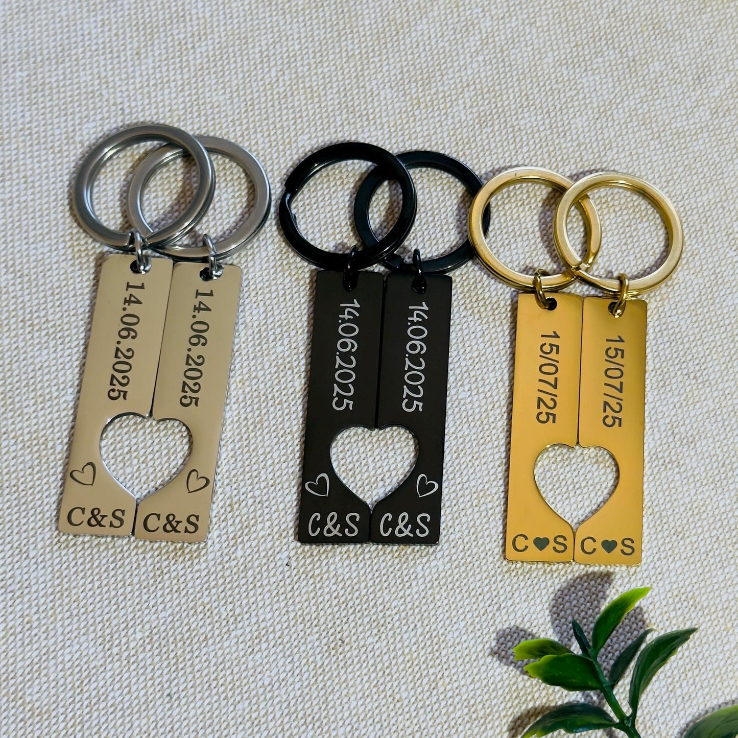 Custom Pair of engraved Wedding Mr & Mrs Keyrings, Couple Anniversary Gift, Wedding Date Keyrings, Wedding gift, Valentines Gift for Him Her