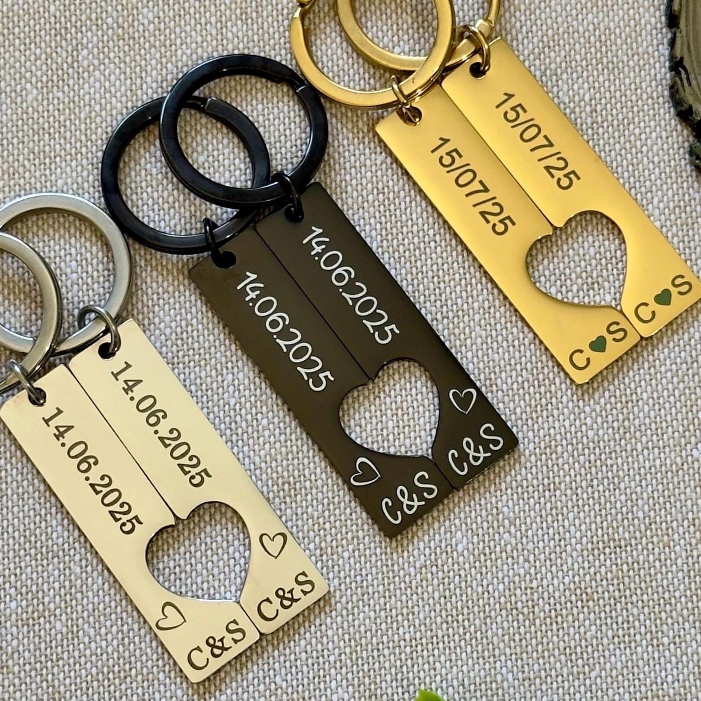 Custom Pair of engraved Wedding Mr & Mrs Keyrings, Couple Anniversary Gift, Wedding Date Keyrings, Wedding gift, Valentines Gift for Him Her