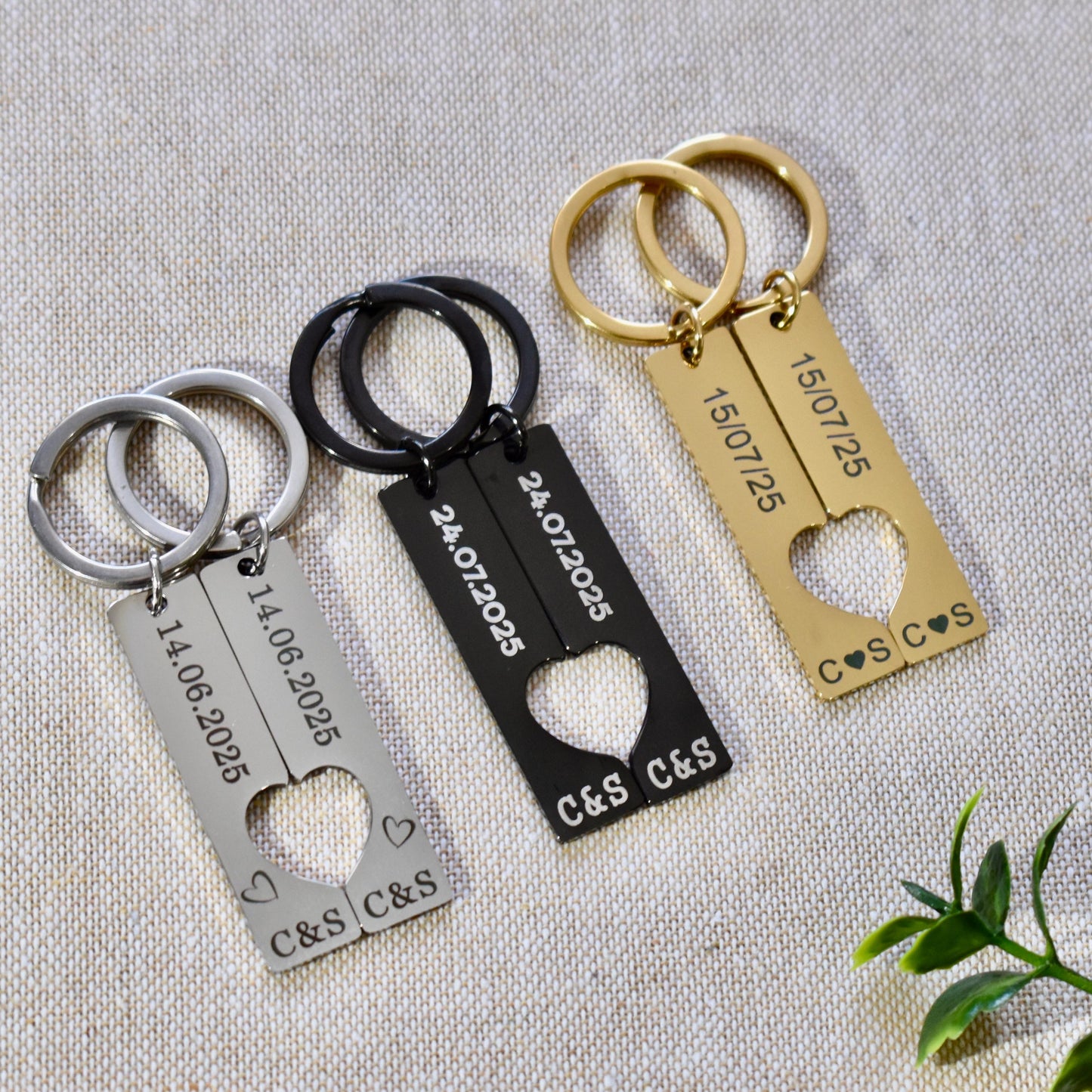 Custom Pair of engraved Wedding Mr & Mrs Keyrings, Couple Anniversary Gift, Wedding Date Keyrings, Wedding gift, Valentines Gift for Him Her