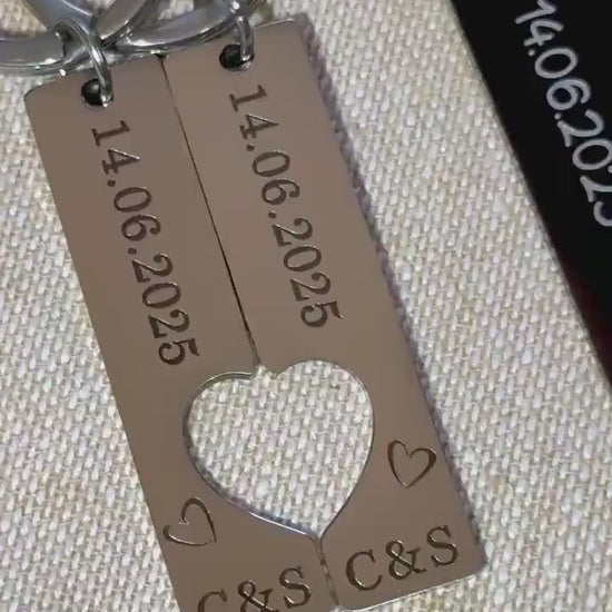 Custom Pair of engraved Wedding Mr & Mrs Keyrings, Couple Anniversary Gift, Wedding Date Keyrings, Wedding gift, Valentines Gift for Him Her